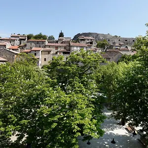 https://auberge-de-banne.hotels-rhonealpes.com