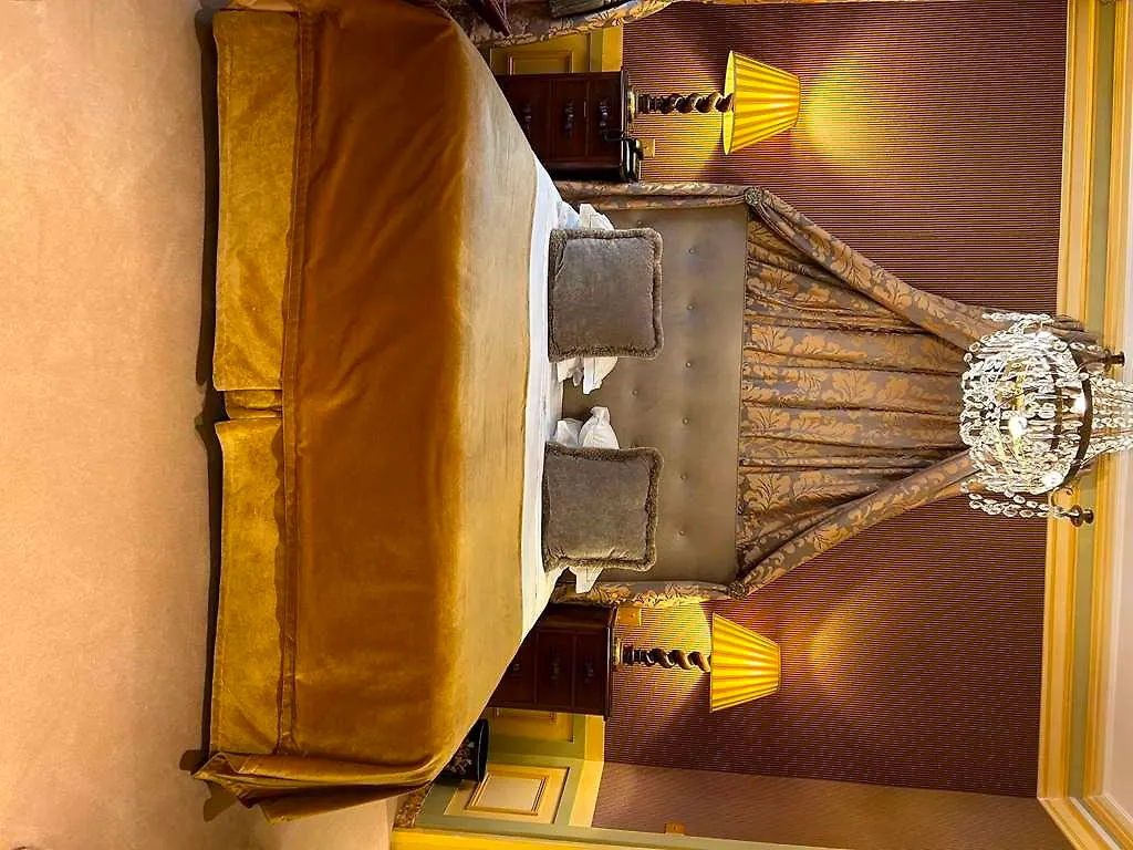 ****  Hotel Duc De St-Simon Paris France