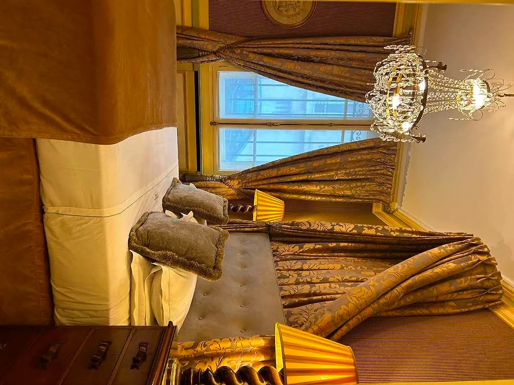 Hotel Duc De St-Simon Paris